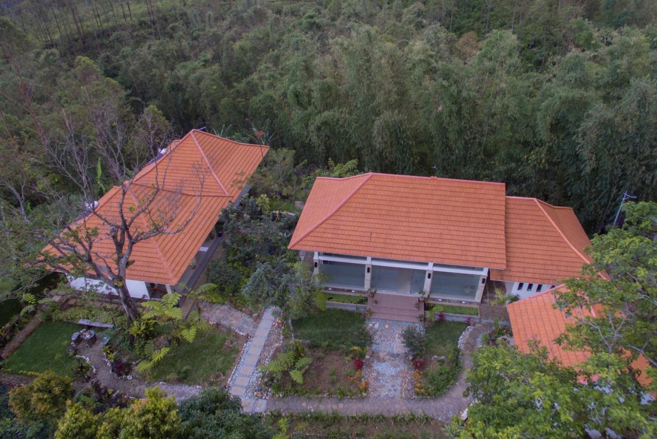 Ara Garden Inn, Accommodation, Yoga Studio & Spa 루텡 외부 사진